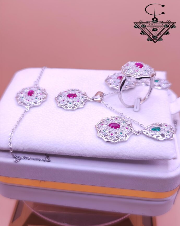 ⁦طقم نقرة مزخرف بأحجار الزيركون⁩ - الصورة ⁦3⁩